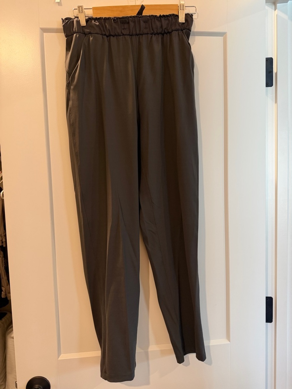 Lululemon High Rise Stretch 7/8 Pants in Dark Grey, Size 4